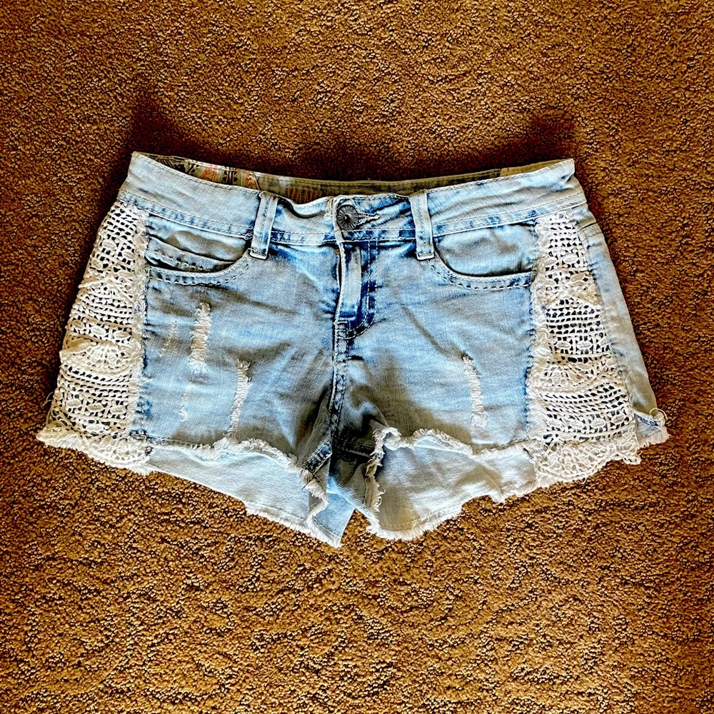 Low rise cut off Jean shorts size 7